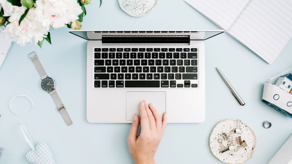 How to make your first 1000 dollars as new blogger - Aimingthedreams